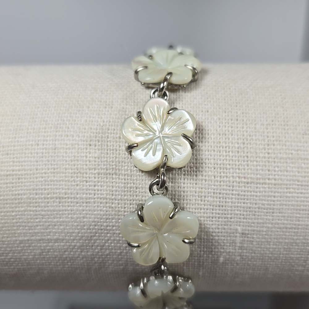 Vintage Carved Mother of Pearl Shell Plumeria Flower Link Bracelet - Picture 11 of 11